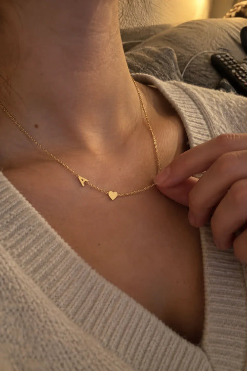 Collier Personnalisé avec Initiale Latérale — photo d'un client 5